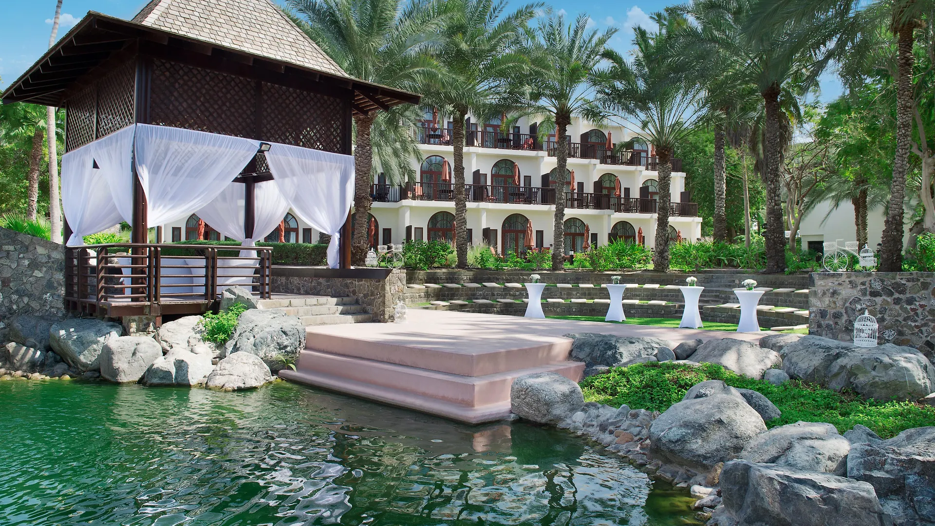 Ja Palm Tree Court, Dubai Hotel