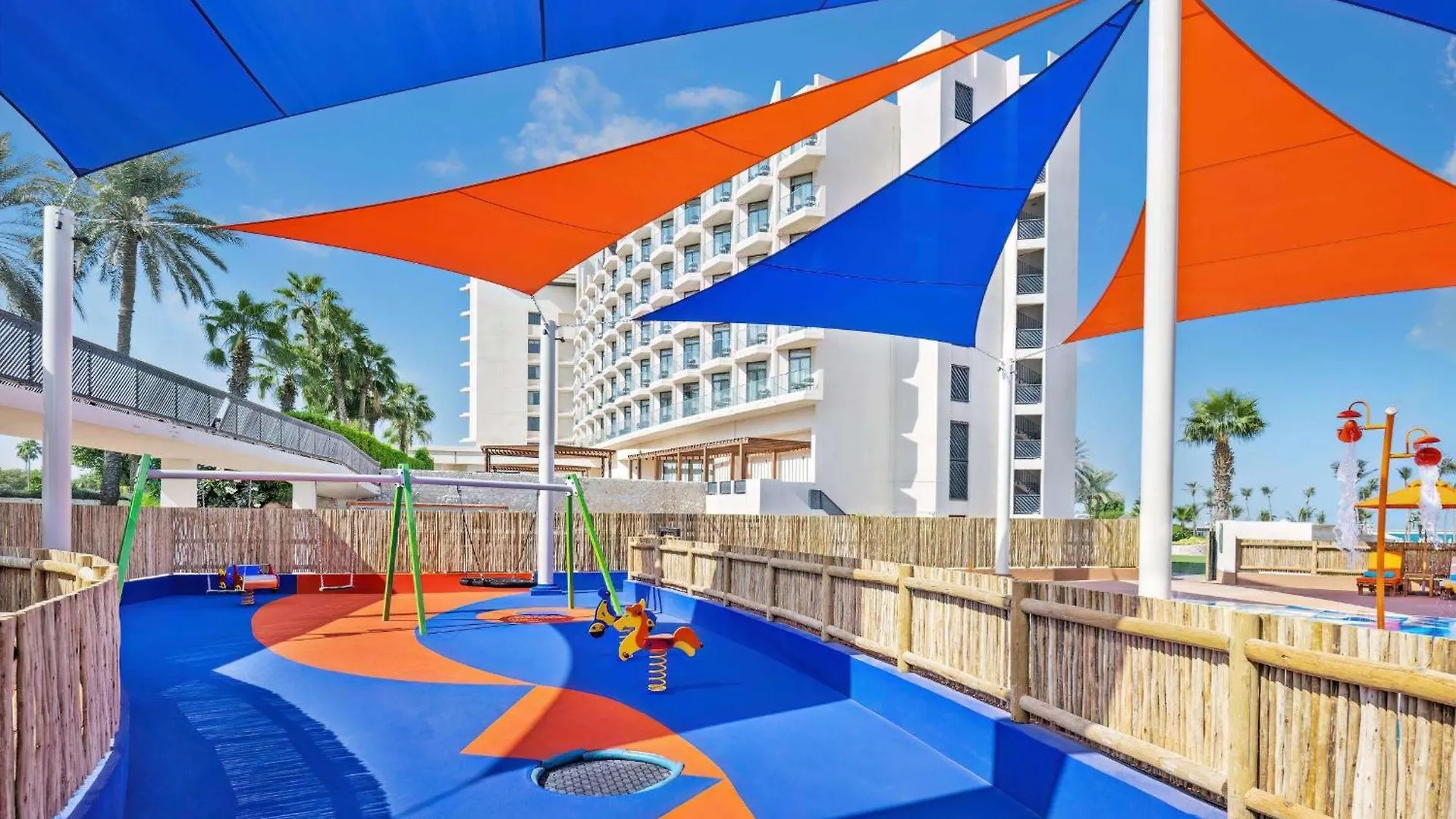 Ja Palm Tree Court, Dubai Hotel